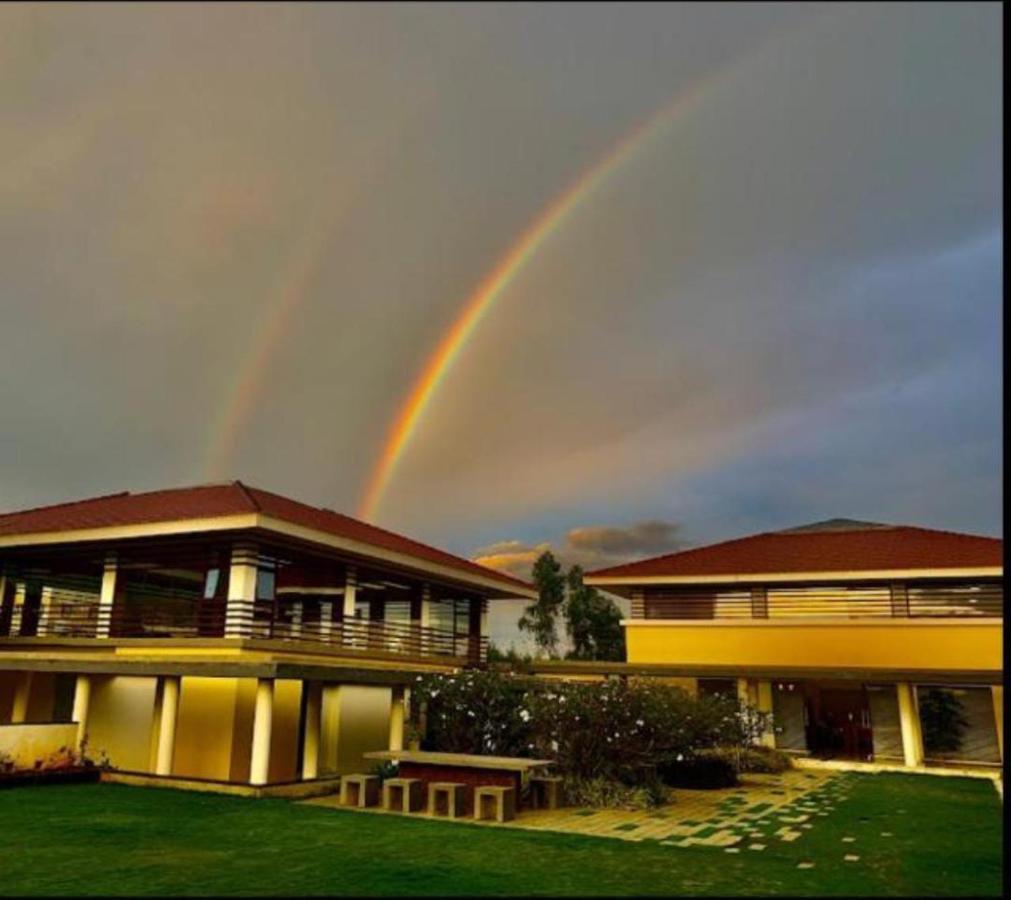 Hotel Nambiar Club Bellezea Kammasandra Exterior foto